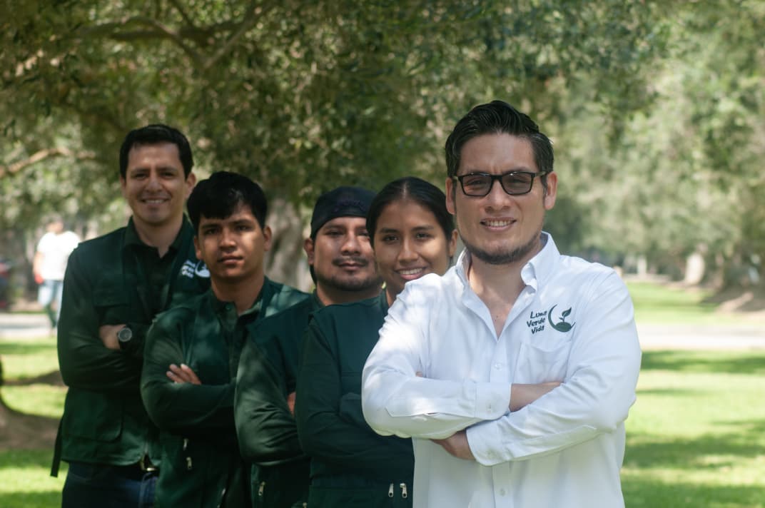Equipo de Luna Verde Vida - Especialistas en paisajismo sostenible